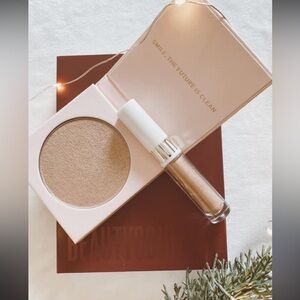 Beautycounter highlighter and cream shadow
